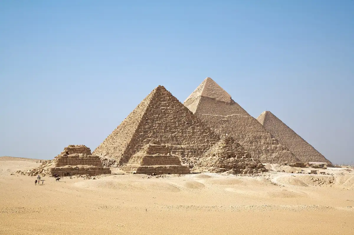 أهرامات الجيزة الثلاثة